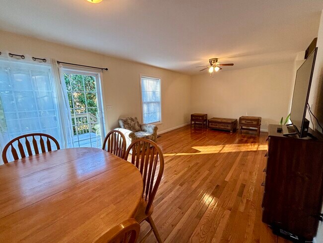 Building Photo - 589 Stafford Ave