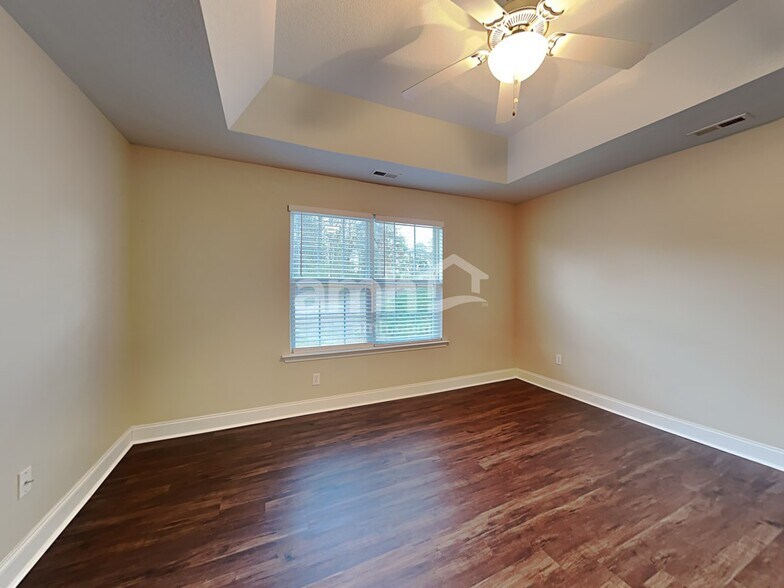 Building Photo - 230 Barberry Ln