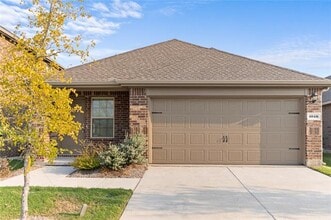 Building Photo - 1018 Stones Throw Dr