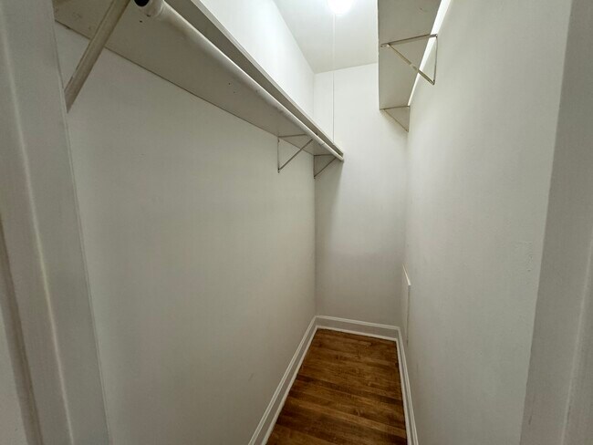 Building Photo - 1527 W Haddon Ave