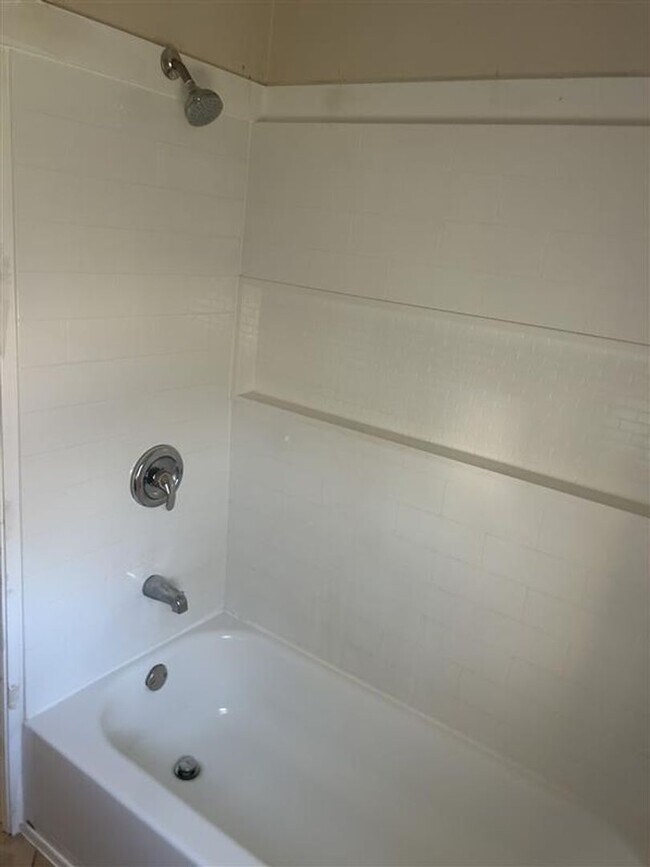 Building Photo - 4 Bedroom home for Rent!! This house is being renovated**