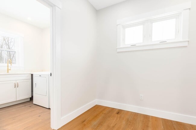 Building Photo - 539 Portsmouth Ave