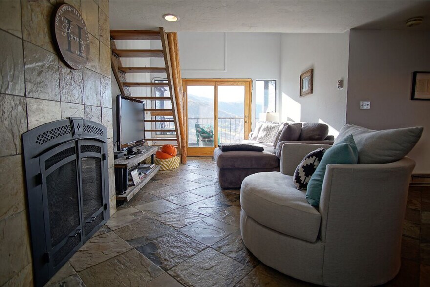 Building Photo - 1727 River Queen Ln