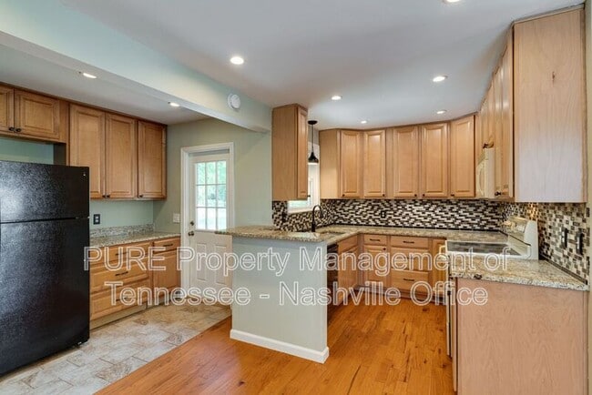 Building Photo - 110 Woodridge Dr