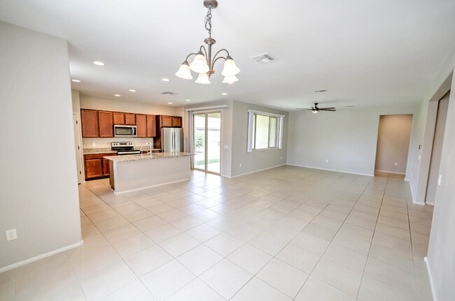 Building Photo - 4 Bedroom with new carpet and new interior paint in Saguaro Trails!