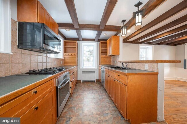 Building Photo - 625 Chelten Hills Dr