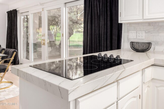 Building Photo - 14425 N Coral Gables Dr