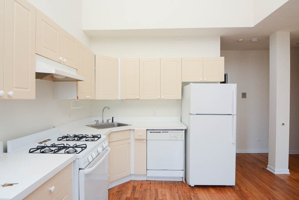 Building Photo - 909 W Dakin St