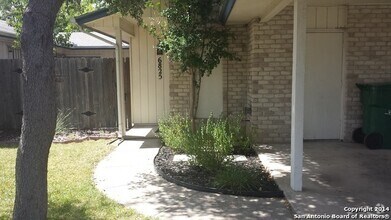 Building Photo - 2/2 Duplex in Leon Valley