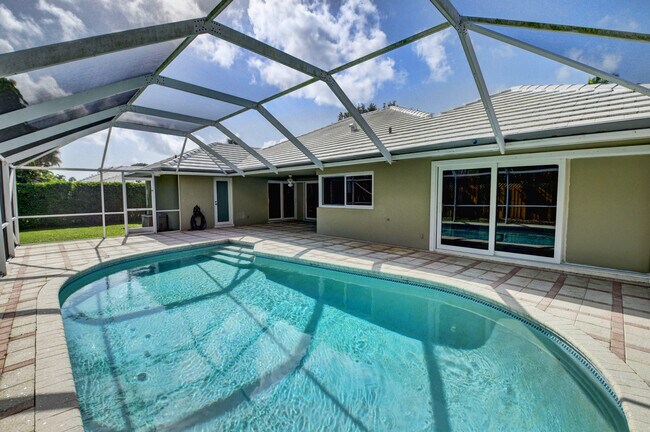 Building Photo - 701 Apple Tree Ln
