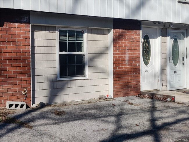 Building Photo - 136 Stringham Rd