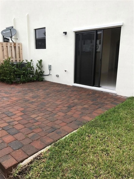 Building Photo - 8806 NW 103rd Ave