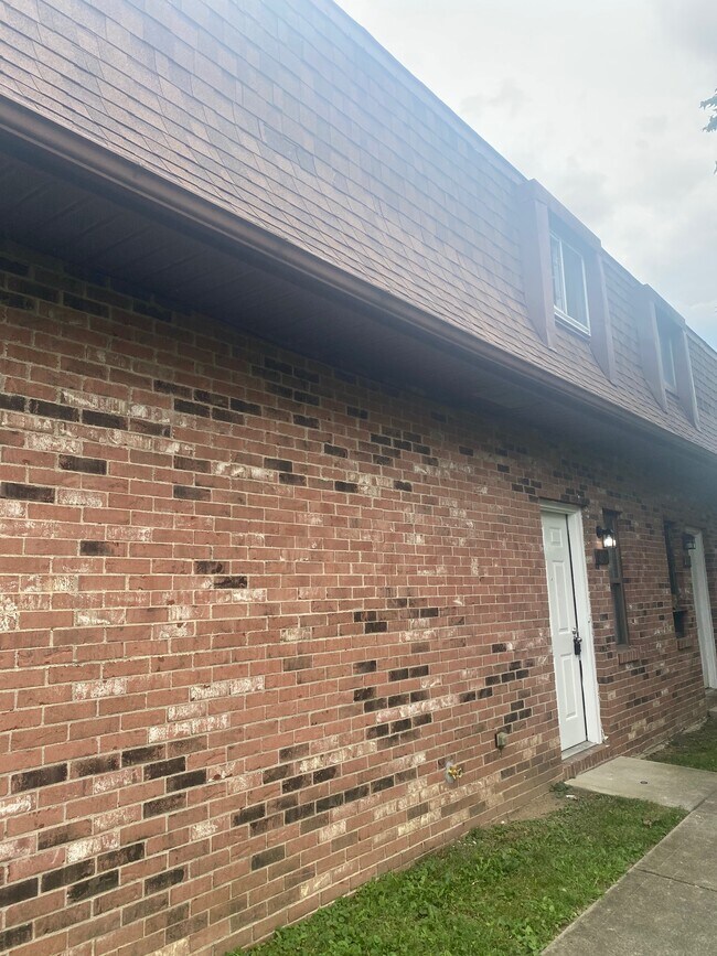 Building Photo - 2769 Wedge St