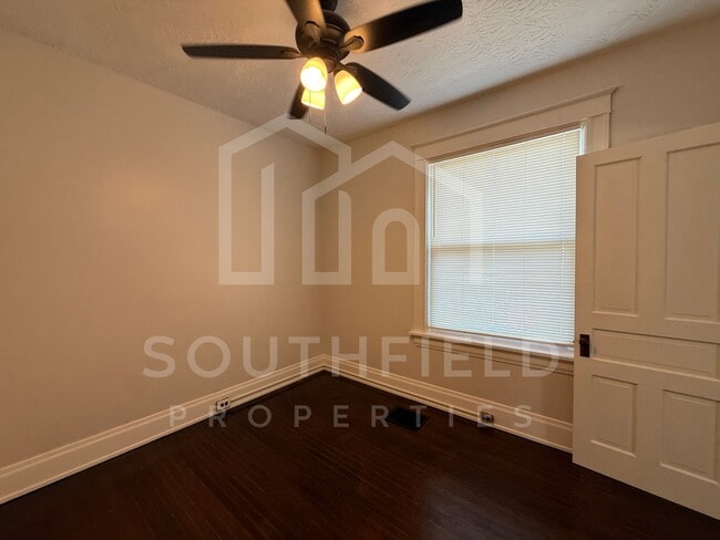Building Photo - 1537 Ruth Ave