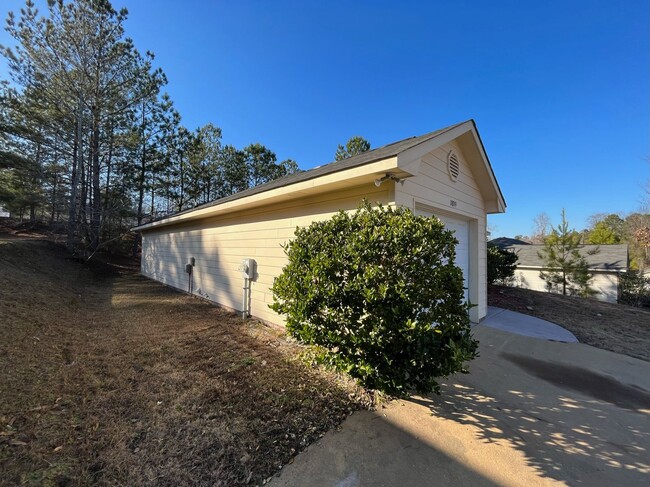 Building Photo - Welcome to this charming 3-bedroom, 2-bath...