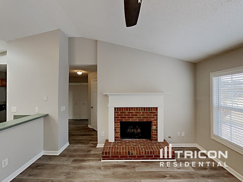 Building Photo - 107 Bainbridge Way