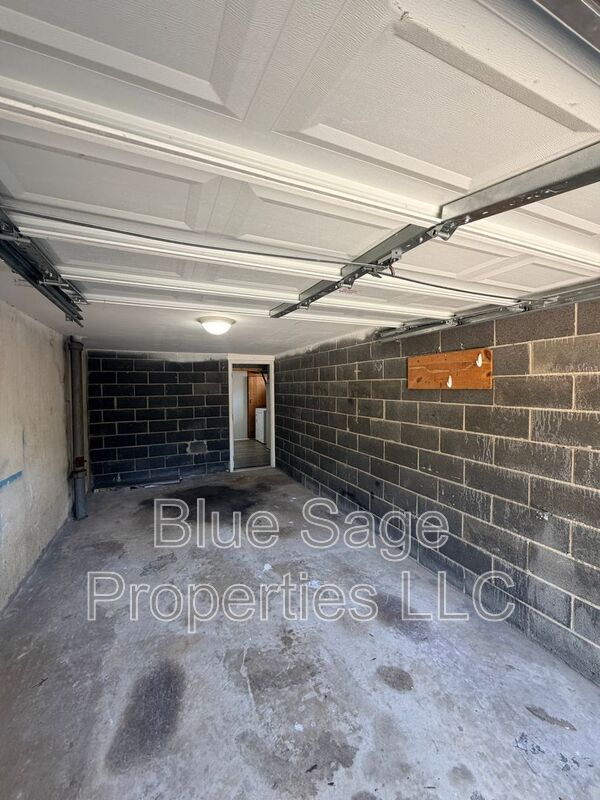 Building Photo - 205 Juniper Rd