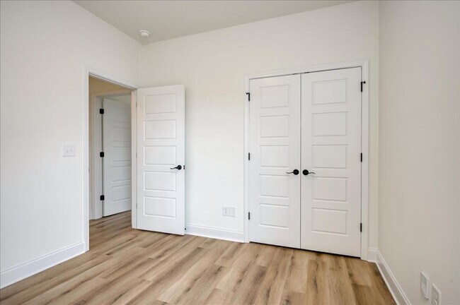 Building Photo - 814 Sweet Grass Cir