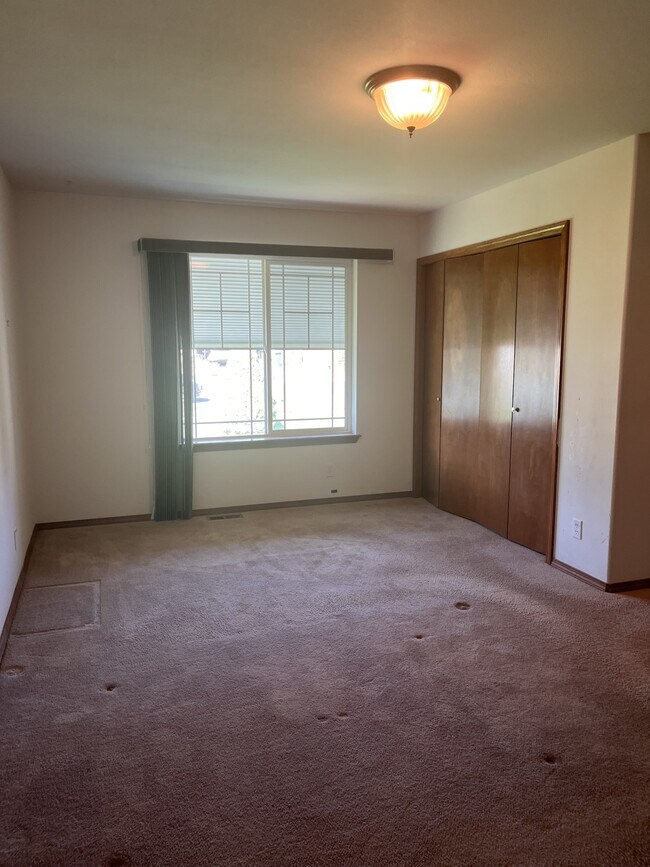Building Photo - 8182 N Brookside Dr