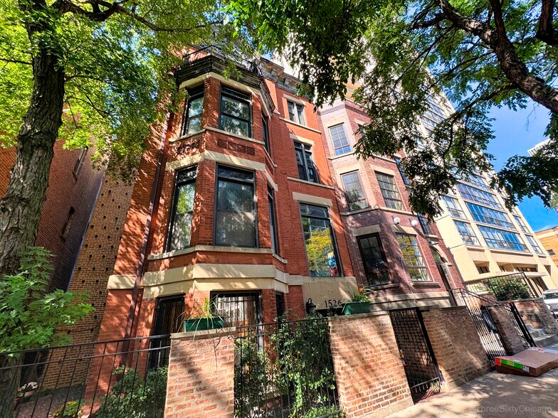 Building Photo - 1526 N La Salle Dr