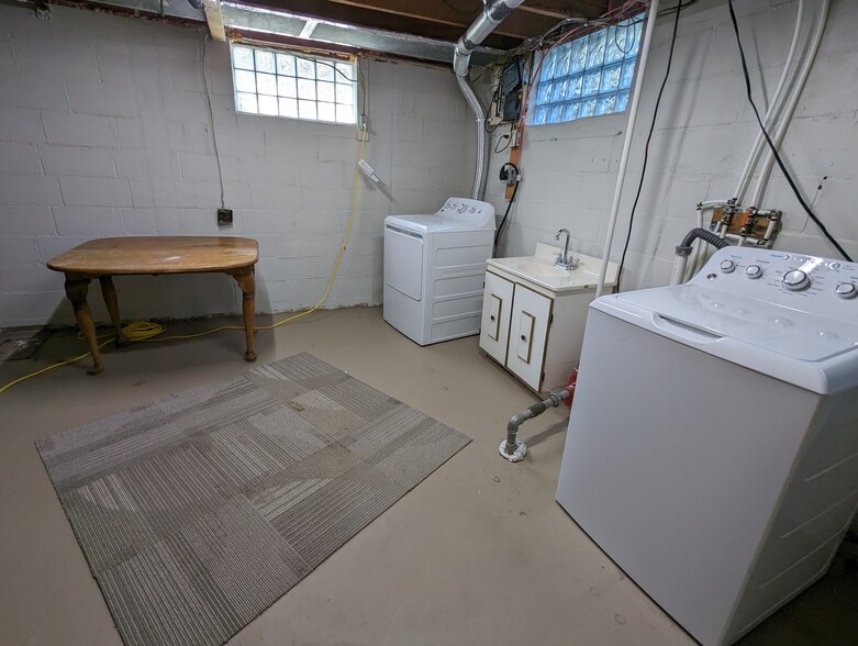 Laundry Area - 1231 Chestnut St