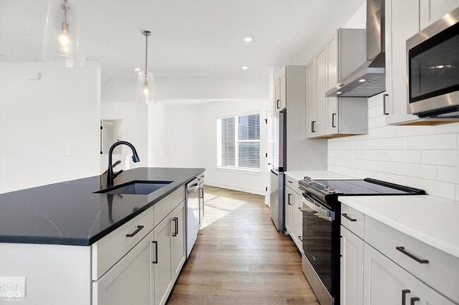 Building Photo - 1303 Deloss St