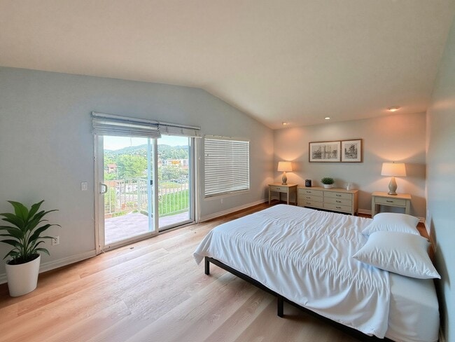 Building Photo - Pet-Friendly Hillside 4BR Home with New Flooring | Newbury Park