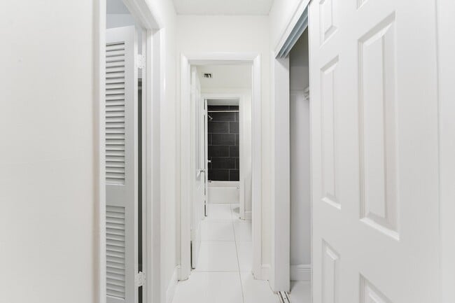 Building Photo - 606 NW 13th St