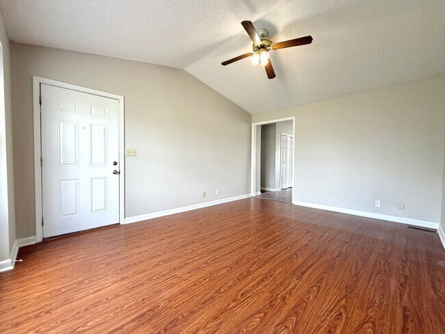 Building Photo - 401 Old Glory Ln