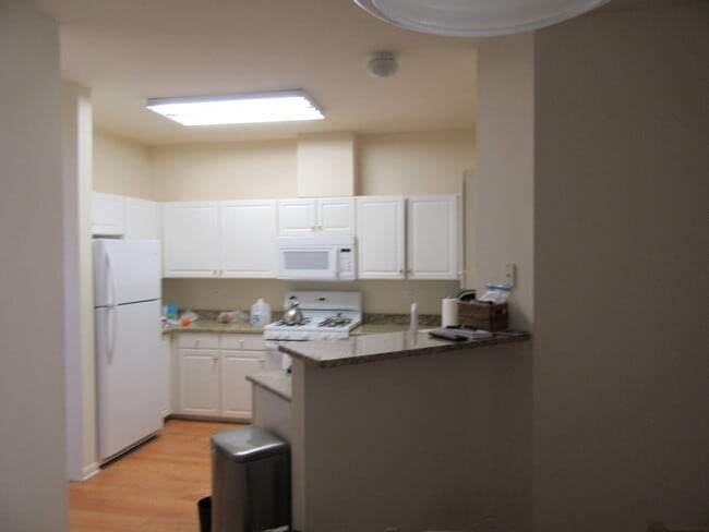 Building Photo - 440 E Thornhill Ln