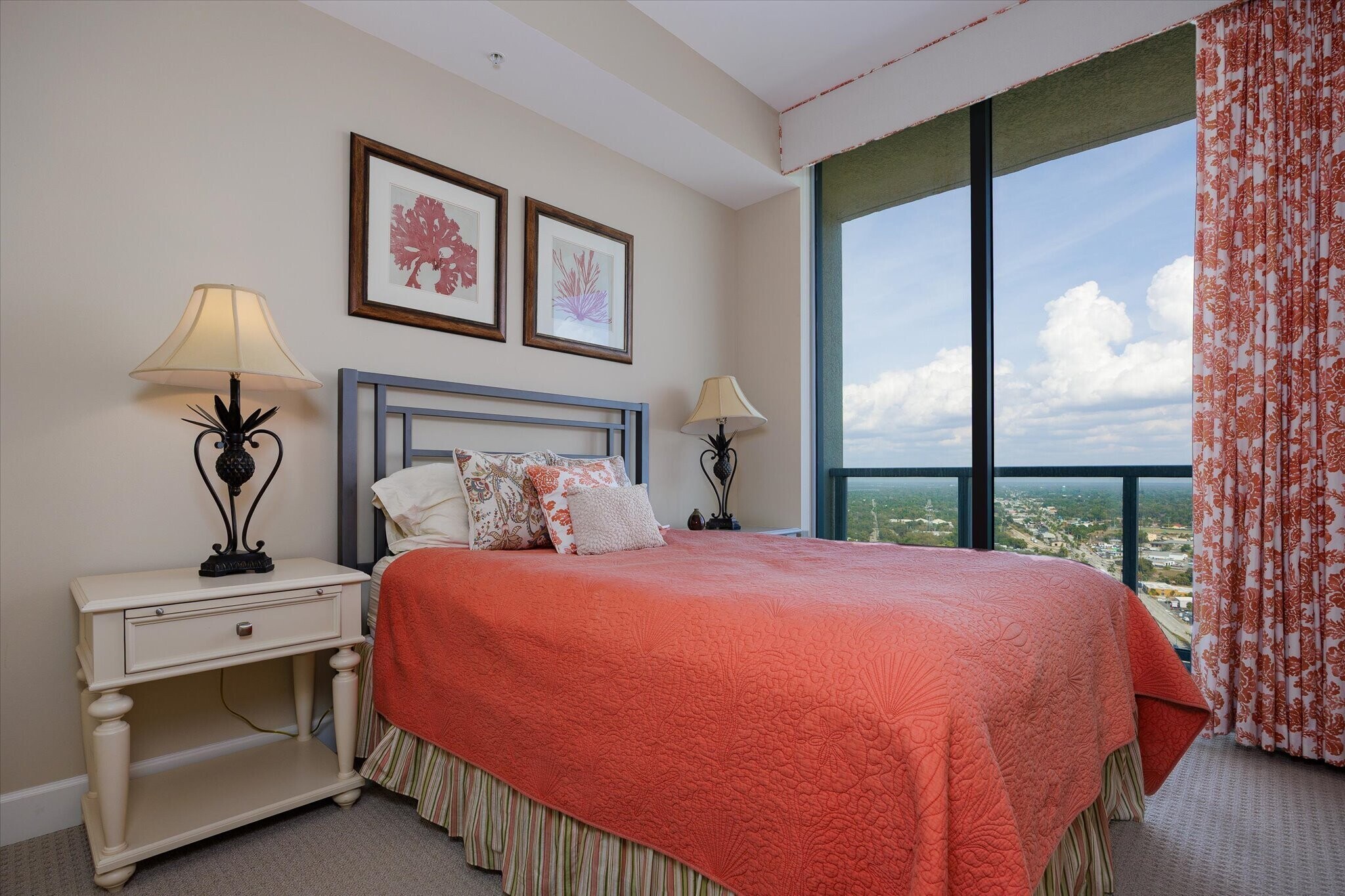 Building Photo - 3000 Oasis Grand Blvd