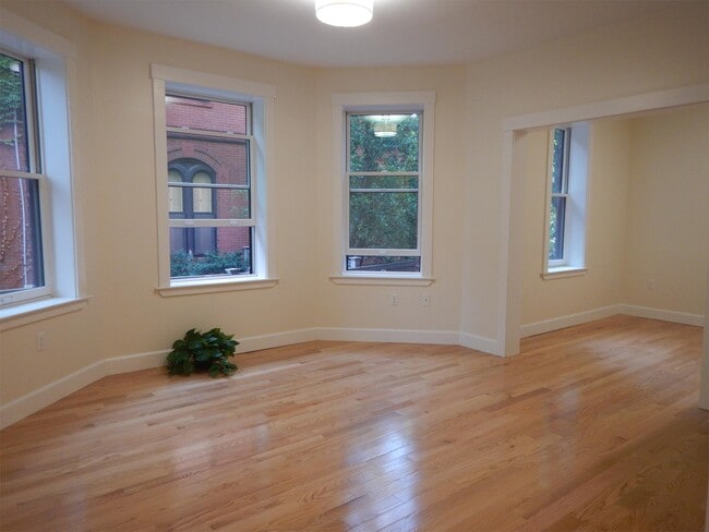 Building Photo - 367 Harvard St
