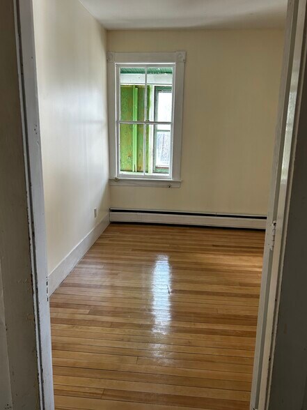 Bedroom - 31 Cogswell St