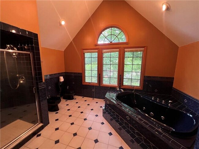 Building Photo - 127 Westland Dr