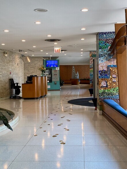 Lobby with 24×7 attendant - 6301 North Sheridan Road
