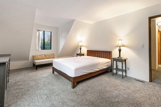 Building Photo - 117 A Ln