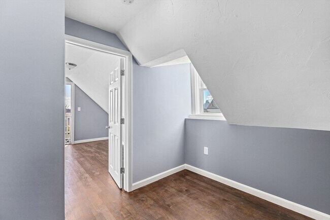 Building Photo - 167 Lexington St