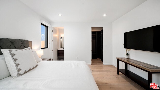 Building Photo - 2435 Penmar Ave