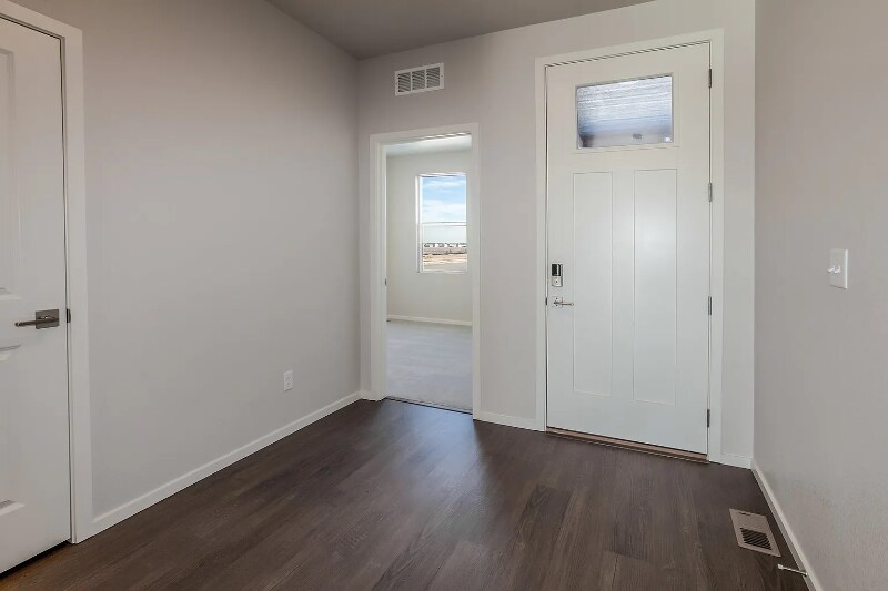 Building Photo - 6039 Red Barn Rd