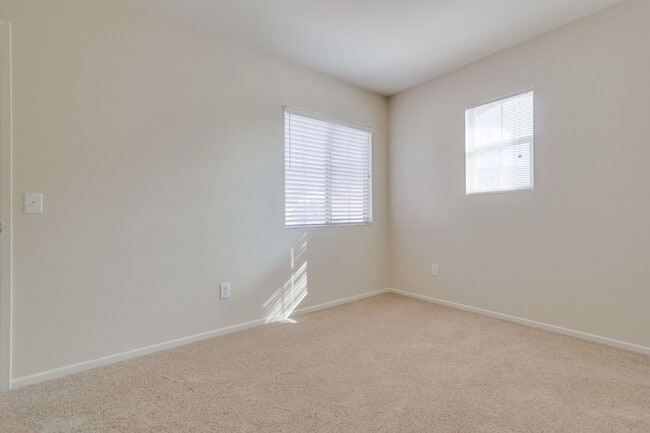 Building Photo - Gorgeous 4 Bedroom Santa Fe Hills Home With a Pool!