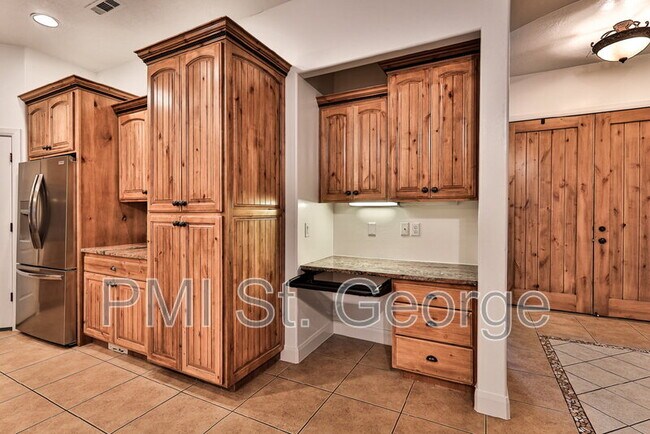 Building Photo - 2478 E Springs Dr