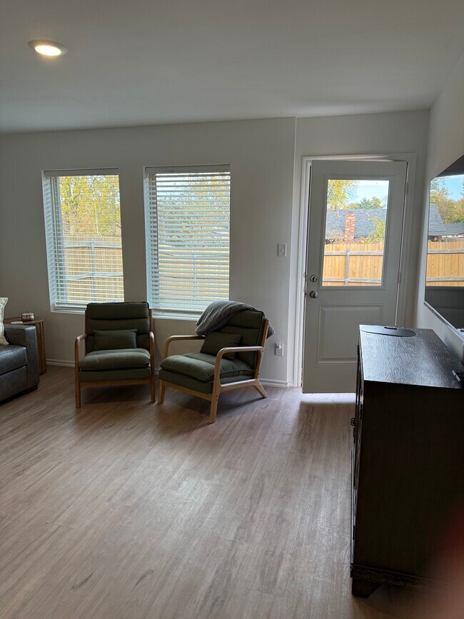 Building Photo - 1919 Wolford Wy