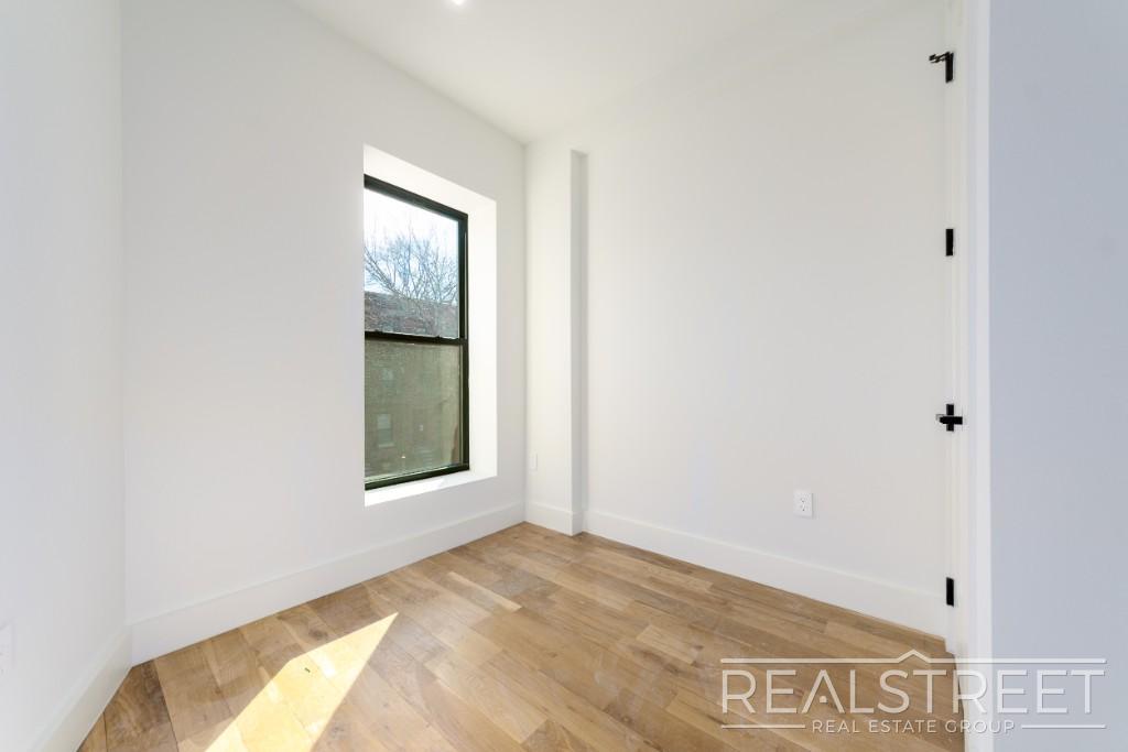 Building Photo - Decatur St