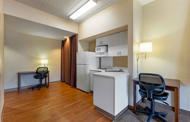 Building Photo - Furnished Studio-Chicago - Darien