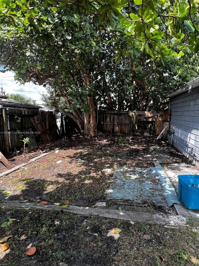 Building Photo - 707 N J St