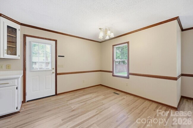Building Photo - 6299 Spring Ct Ln