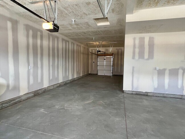 Building Photo - HUGE NEW HOUSE FOR RENT NEAR HILL AFB