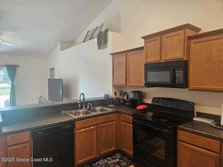 Kitchen - 4021 Masira Ct