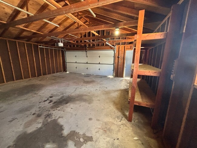 Building Photo - 1410 Wilson Ave