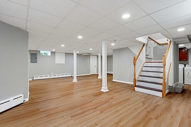 Building Photo - 17 Shirley St